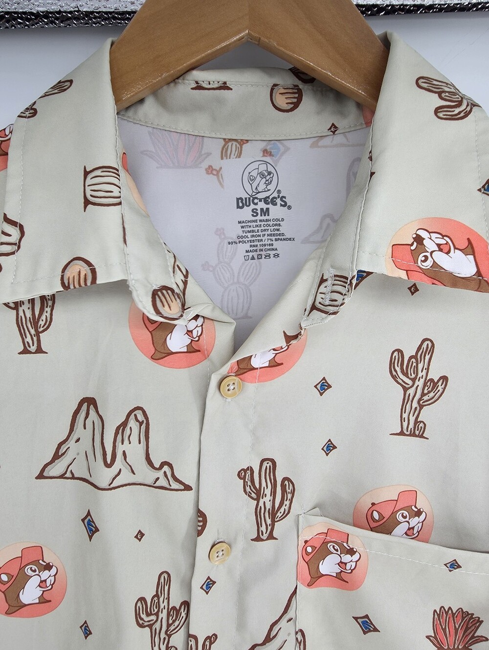 Bucee's Shirt Cactus Western All Over Print Mens Size Small Button Up Hawaiian